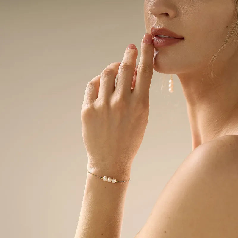 Aria-Gold Pearl Bracelet